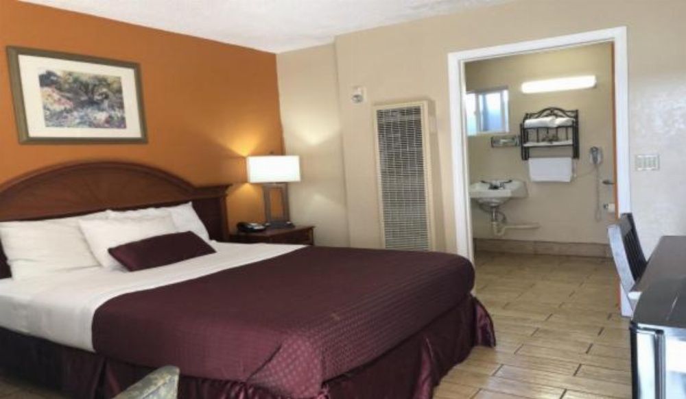 Holland Inn and Suites