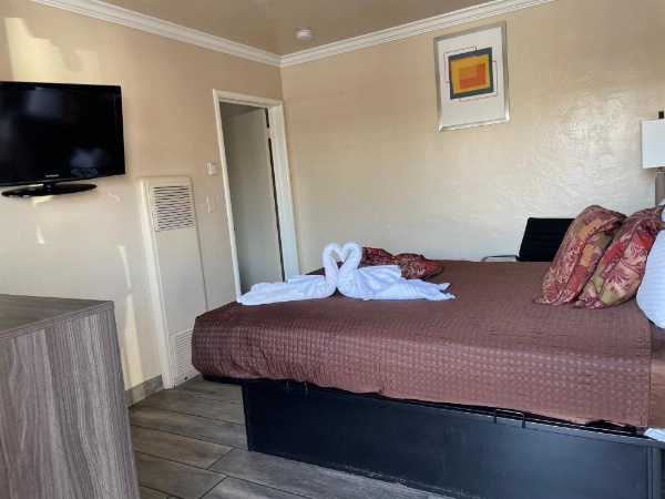 Holland Inn and Suites image 17