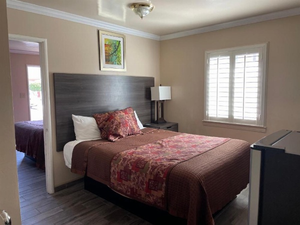 Holland Inn and Suites image 18