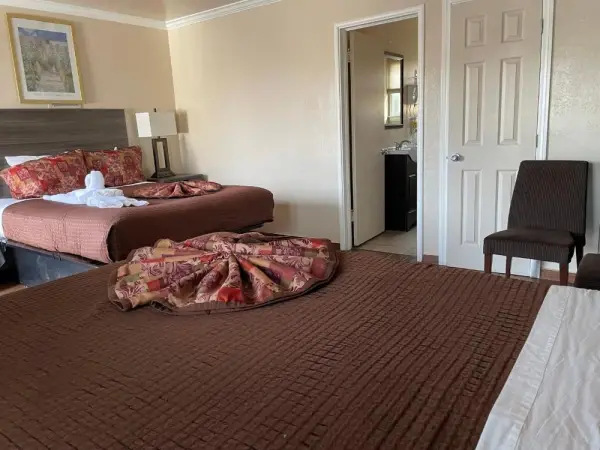 Holland Inn and Suites 10